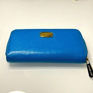 Blue Michael Kors Blue Wallet ✨